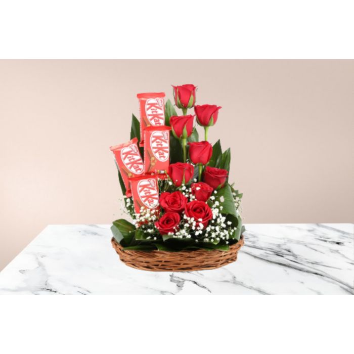 ROSES & KITKAT ARRANGEMENT